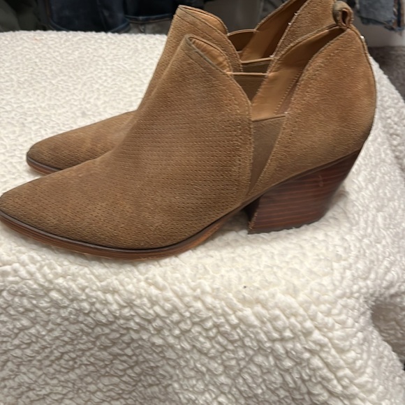 Marc Fisher - Picture 4 of 5